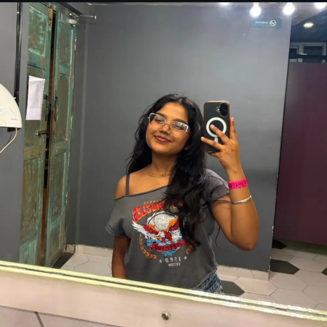 Siya mirror selfie